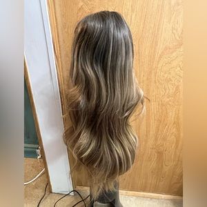 Dark brown/ brown ombré wig 24in